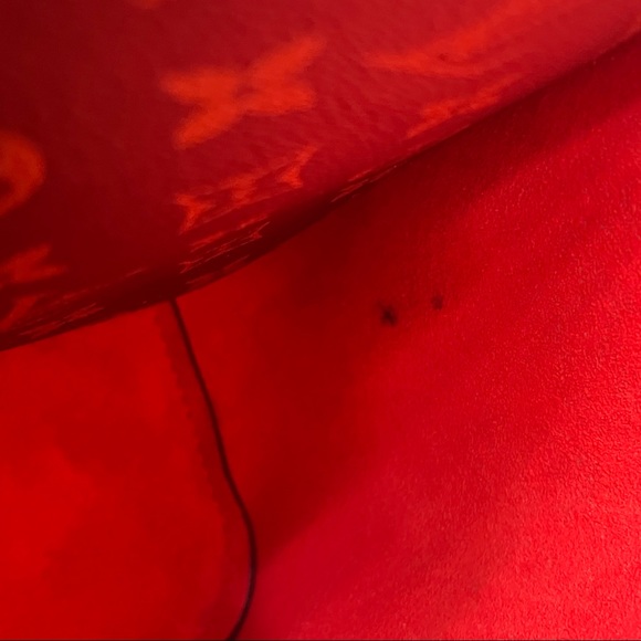 SOLD Louis Vuitton NeoNoe MM in Poppy Red - Picture 4 of 13